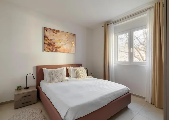 Regalia Suites - Free Parking